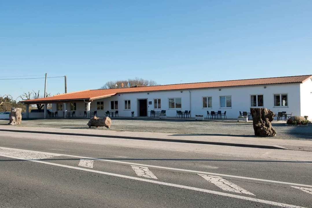 Hotel La Puerta De Арсуа Экстерьер фото
